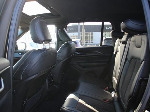 Used 2023 Jeep Grand Cherokee Altitude image 22