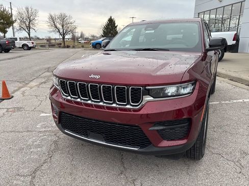 New 2026 Jeep Grand Cherokee Laredo AWD/4WD image 11