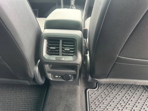 Used 2024 Volkswagen Tiguan SE R-Line AWD/4WD image 15