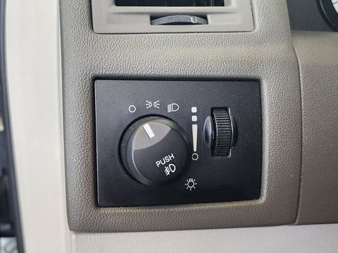 Used 2010 Chrysler 300 Touring image 23