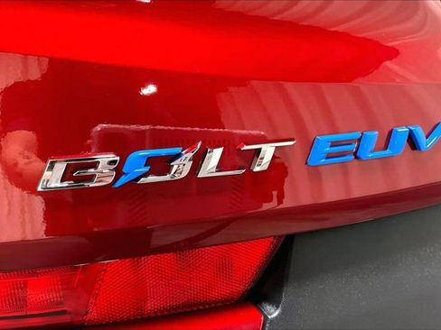 Used 2023 Chevrolet Bolt EUV LT w/ Convenience Package image 8
