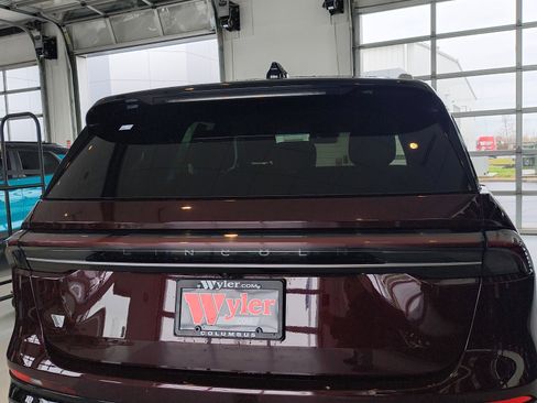 Used 2024 Lincoln Nautilus Reserve w/ Equipment Group 202A image 5