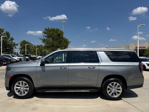 Used 2023 Chevrolet Suburban Premier RWD image 7