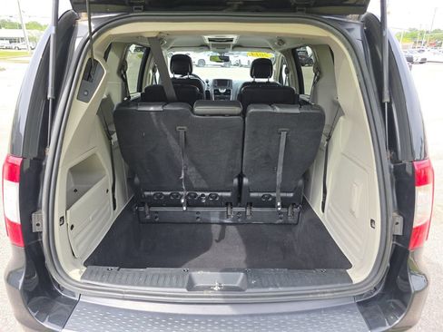 Used 2014 Chrysler Town & Country Touring-L w/ Trailer Tow Group FWD image 12