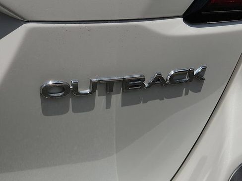 Used 2025 Subaru Outback Premium AWD/4WD image 9