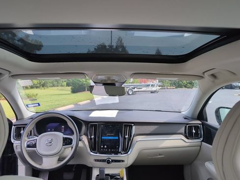 Used 2024 Volvo S60 B5 Plus FWD image 11
