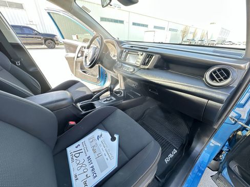 Used 2018 Toyota RAV4 XLE image 29