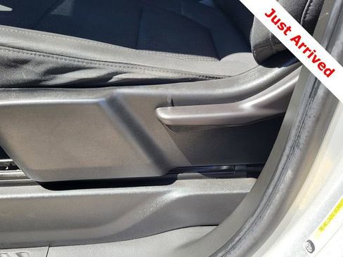 Used 2022 Chevrolet Silverado 1500 Custom image 12