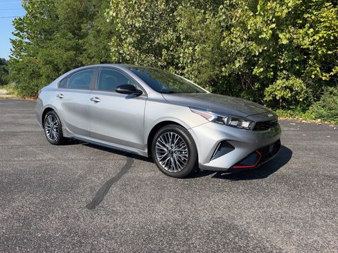 Used 2023 Kia Forte GT-Line w/ GT-Line Premium Package FWD image 2