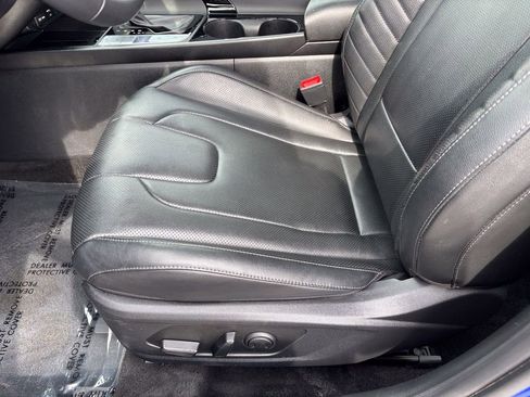 Used 2025 Hyundai Elantra Limited image 20