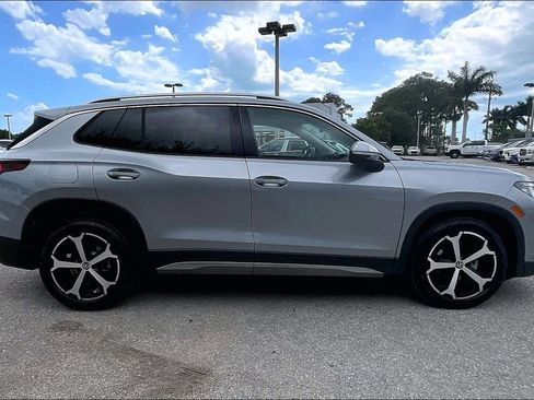 Certified 2026 Volkswagen Tiguan SE w/ Panoramic Sunroof Package FWD image 4
