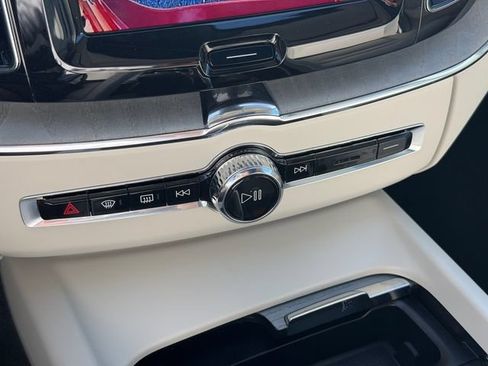 Certified 2024 Volvo XC60 B5 Plus AWD/4WD image 24