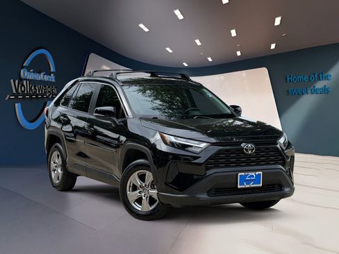 Used 2025 Toyota RAV4 XLE FWD image 1