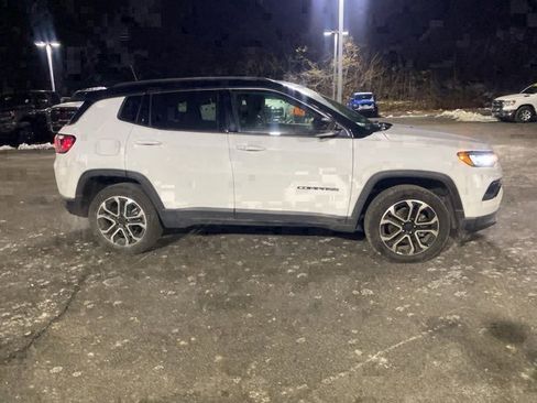 Certified 2022 Jeep Compass Limited image 2