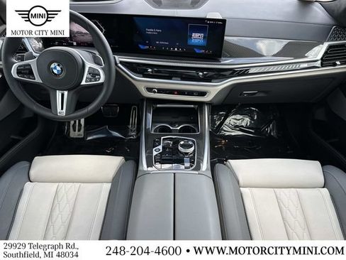 Used 2025 BMW X7 M60i AWD/4WD image 19
