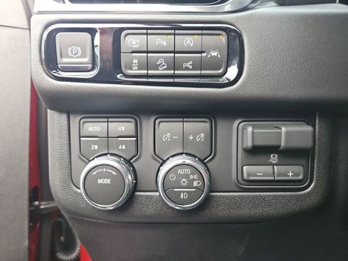 New 2026 GMC Yukon Elevation w/ Elevation Premium Package AWD/4WD image 13