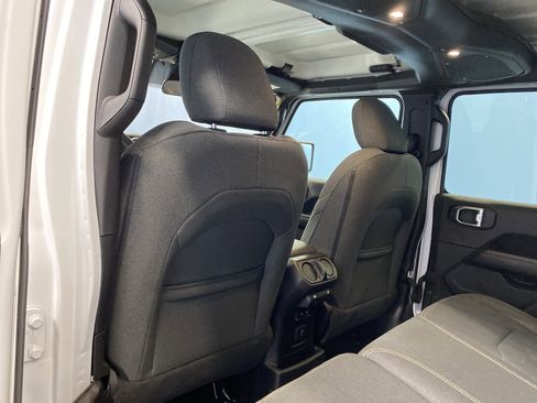 Used 2024 Jeep Wrangler Sahara image 19