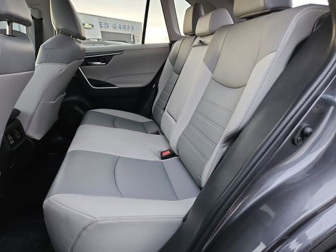 Used 2022 Toyota RAV4 XLE Premium image 30