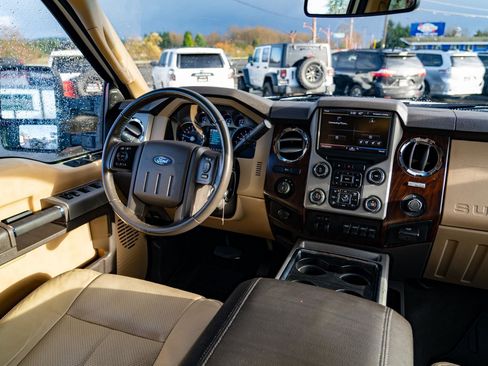 Used 2014 Ford F250 Lariat w/ Lariat Interior Package image 21