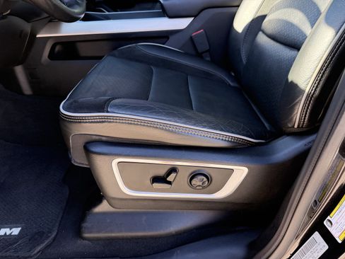 Used 2019 RAM 1500 Laramie image 29