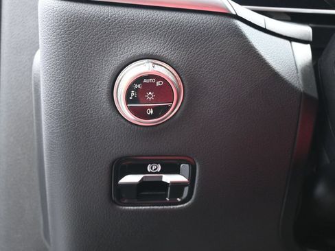 Used 2025 Mercedes-Benz GLC 300 image 16