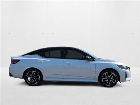 New 2025 Nissan Sentra SR w/ SR Premium Package FWD image 4