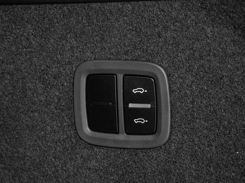 Certified 2026 Porsche Cayenne AWD/4WD image 32