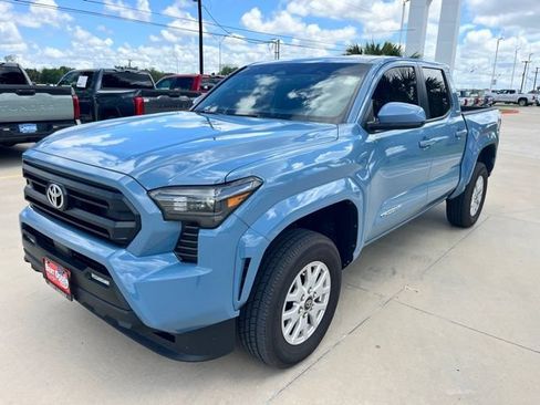 Used 2026 Toyota Tacoma SR5 AWD/4WD image 3