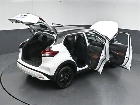 Used 2023 Nissan Kicks SR image 57