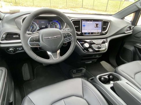New 2026 Chrysler Pacifica Select FWD image 42