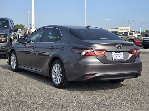 Used 2023 Toyota Camry LE FWD image 5