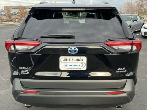 Used 2022 Toyota RAV4 XLE image 4