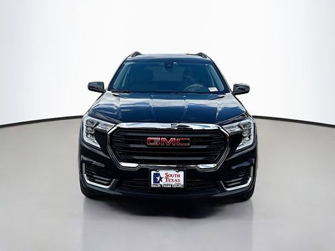 Used 2024 GMC Terrain SLE w/ Driver Convenience Package image 2