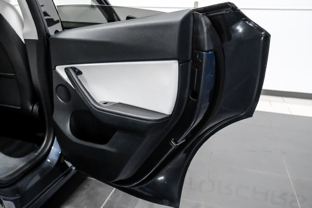 Used 2021 Tesla Model Y Long Range AWD/4WD image 49