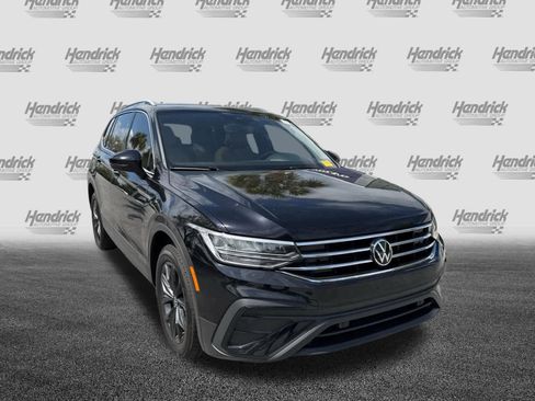Used 2024 Volkswagen Tiguan SE w/ Panoramic Sunroof Package image 41