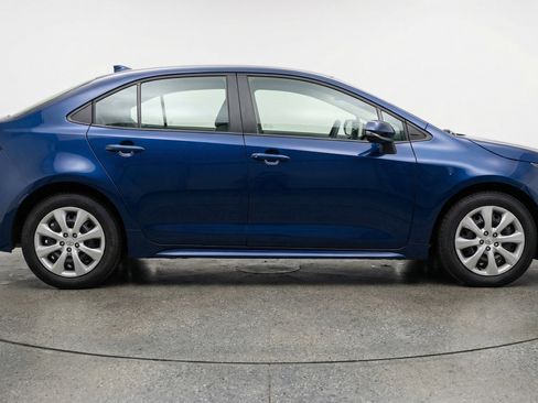 Used 2025 Toyota Corolla LE FWD image 11