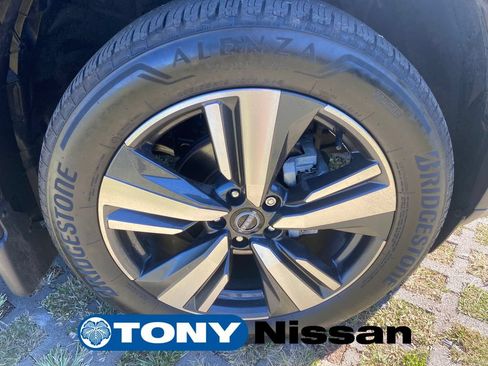 Used 2023 Nissan Rogue SL w/ SL Premium Package FWD image 9