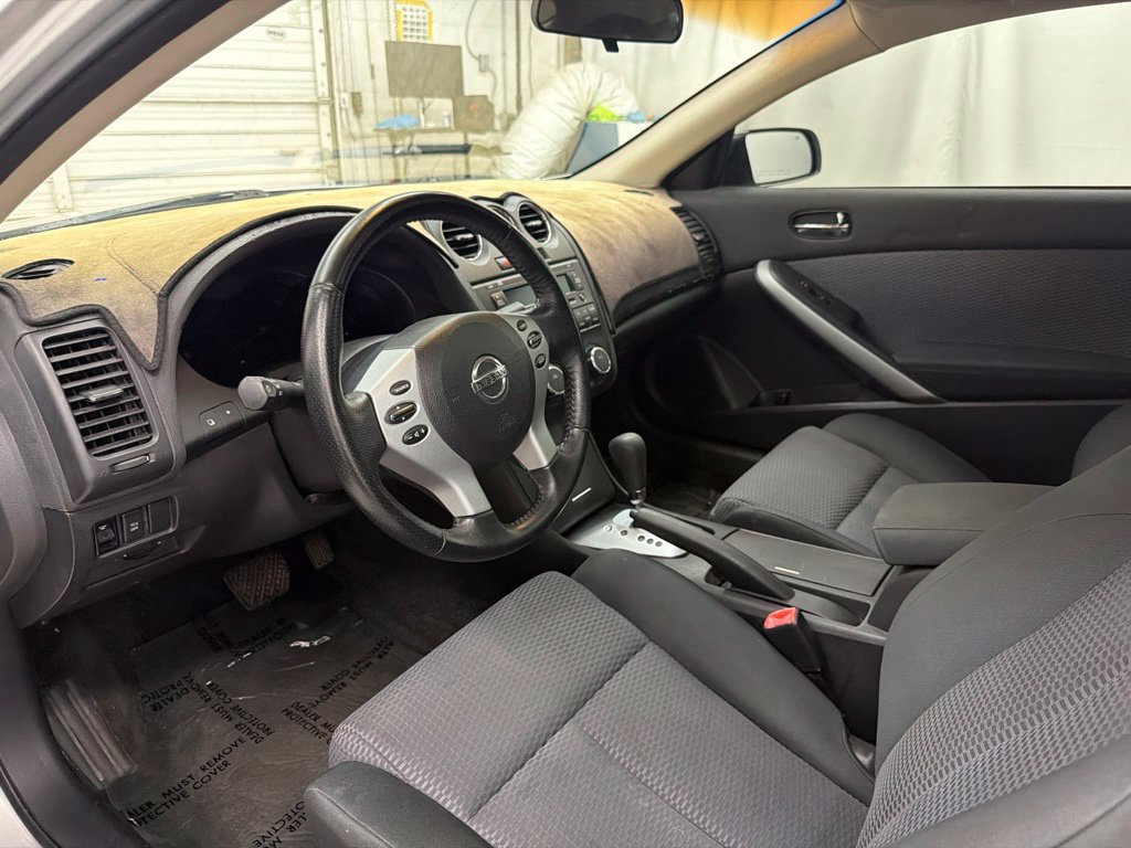Used 2009 Nissan Altima 3.5 SE FWD image 12