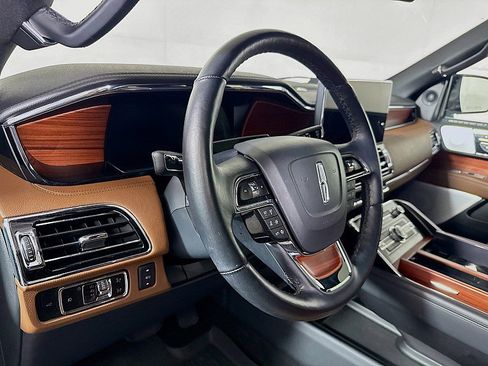 Used 2024 Lincoln Navigator Reserve AWD/4WD image 9