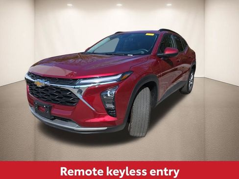 Used 2025 Chevrolet Trax LT w/ LT Convenience Package image 10