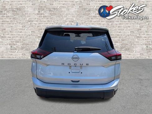 Used 2025 Nissan Rogue SV FWD image 5