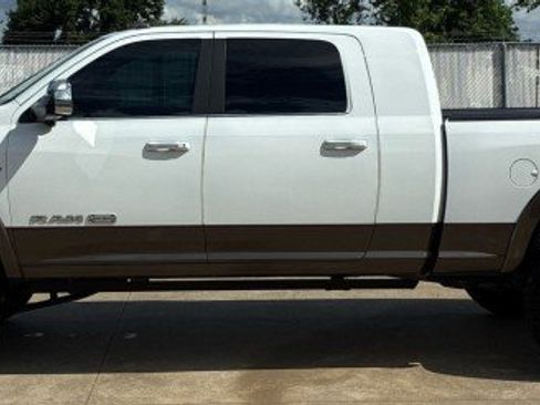Used 2021 RAM 2500 Limited AWD/4WD image 3
