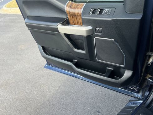 Used 2019 Ford F150 Lariat w/ Trailer Tow Package image 19