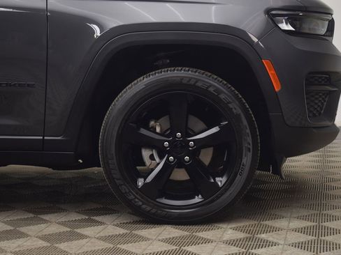 Used 2023 Jeep Grand Cherokee Altitude image 33
