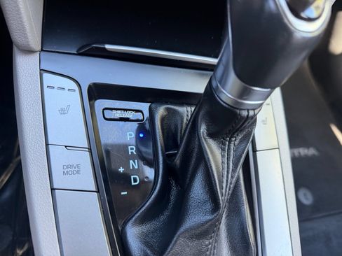 Used 2018 Hyundai Elantra Value Edition FWD image 22