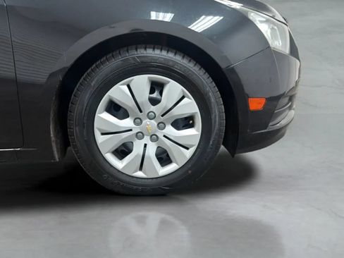 Used 2013 Chevrolet Cruze LS FWD image 23