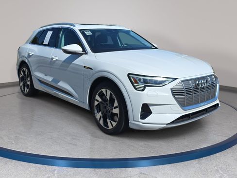 Used 2021 Audi e-tron Premium w/ Towing Package AWD/4WD image 3