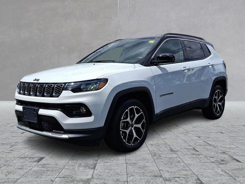 Used 2025 Jeep Compass Limited AWD/4WD image 3