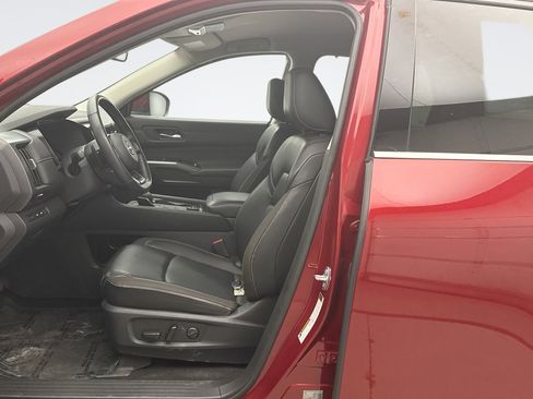 Used 2023 Nissan Pathfinder SL AWD/4WD image 11