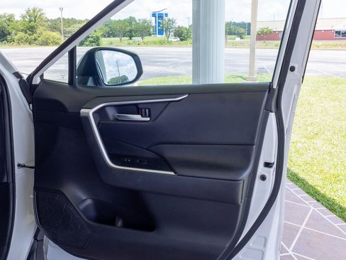 Used 2020 Toyota RAV4 XLE Premium image 20